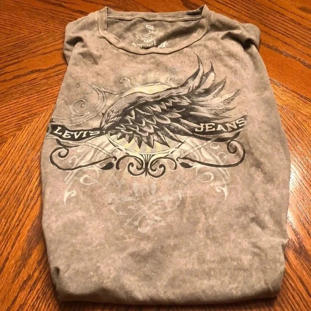 Levi’s Jeans Tee Shirt - Picture 4 of 4